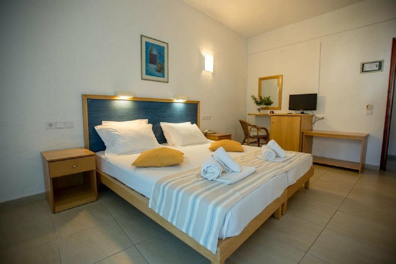 Hotel Neos Ikaros Agia Galini Exterior foto